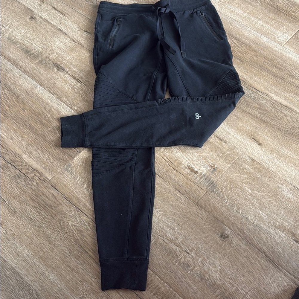 ALO Yoga Black Track Pants - Picture 4 of 5